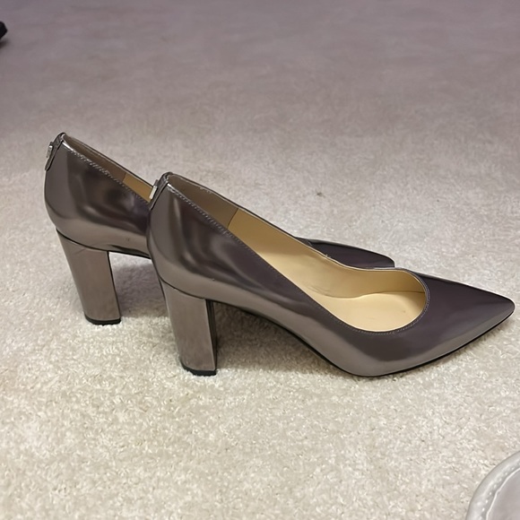 Ivanka Trump Pumps - Picture 4 of 6
